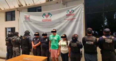 Detienen a policías y personal administrativo en Huixtla, la costa de Chiapas por presunta posesión de droga Detienen a policías y personal administrativo en Huixtla, la costa de Chiapas por presunta posesión de droga