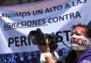 Mujeres periodistas enfrentan agresiones, desigualdad y cargas invisibles