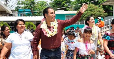 Reafirma Eduardo Ramírez su compromiso con la educación y el bienestar de estudiantes de Tuxtla Gutiérrez Reafirma Eduardo Ramírez su compromiso con la educación y el bienestar de estudiantes de Tuxtla Gutiérrez