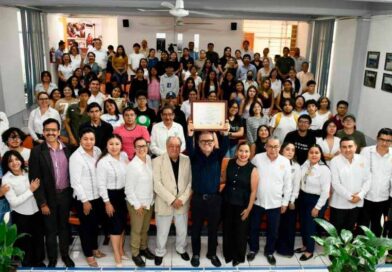 Entregan segunda acreditación nacional a la Licenciatura en Filosofía que se imparte en la UNACH