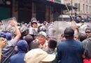 Con escudos y gases, policía impide plantón de CNTE en el Zócalo