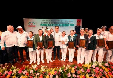 Eduardo Ramírez Aguilar reconoce al personal de enfermería e instala el Comité Estatal de Partería