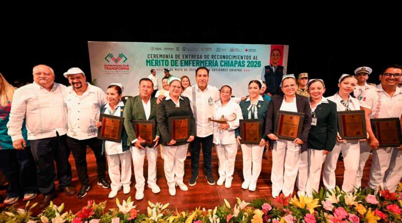 Eduardo Ramírez Aguilar reconoce al personal de enfermería e instala el Comité Estatal de Partería