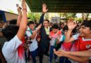 Eduardo Ramírez entrega bicicletas y mochilas a estudiantes de Tuxtla Gutiérrez