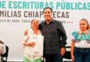 Eduardo Ramírez entrega escrituras y fortalece certeza jurídica para familias chiapanecas