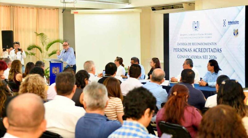 Entregan reconocimientos a 90 docentes de la UNACH acreditados como integrantes del Sistema Estatal de Investigadores