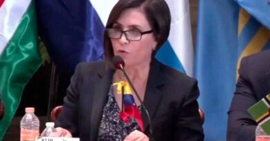 Advierte Rosario Robles deterioro de la democracia en AL