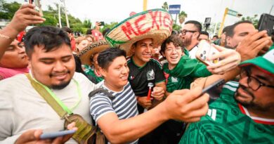 Festeja Eduardo Ramírez con afición chiapaneca el triunfo de México en el Mundial Festeja Eduardo Ramírez con afición chiapaneca el triunfo de México en el Mundial