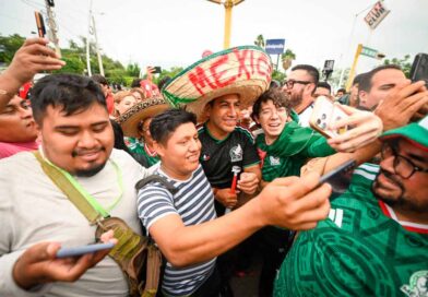 Festeja Eduardo Ramírez con afición chiapaneca el triunfo de México en el Mundial