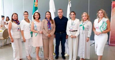 Paco Chacón reconoce el papel de las mujeres de la AMMJE en su visión de transformación humanista