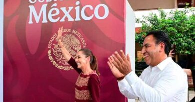 En Tapachula, presidenta Claudia Sheinbaum entrega tarjetas de la Beca Rita Cetina