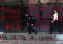 Normalistas de Ayotzinapa y Chiapas protestan en FGR con pintas y cohetones