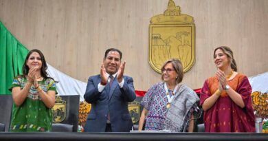 Gobernador Eduardo Ramírez Aguilar impone medalla “Rosario Castellanos” a Malú Mícher