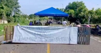 Población bloquea planta contra el gusano barrenador en Chiapas