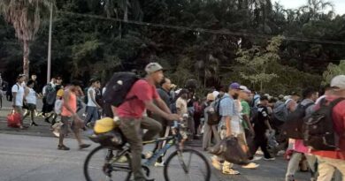 Desde Honduras avanza una caravana de migrantes cuyo destino final es México. Se prevé lleguen a Chiapas en al menos 10 días Desde Honduras avanza una caravana de migrantes cuyo destino final es México. Se prevé lleguen a Chiapas en al menos 10 días