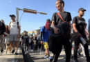 El grupo de migrantes avanza en caravana desde Tapachula, ya no solo son hondureños, se le han sumado salvadoreños, guatemaltecos, ecuatorianos y haitianos