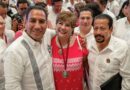 Eduardo Ramírez Aguilar entrega la Medalla al Mérito “Notaria Laura Martínez Chanona” con notarias y notarios de Chiapas