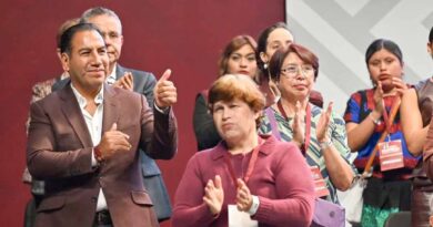 Eduardo Ramírez asiste a la celebración por los 15 años de Morena
