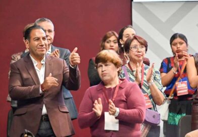Eduardo Ramírez asiste a la celebración por los 15 años de Morena