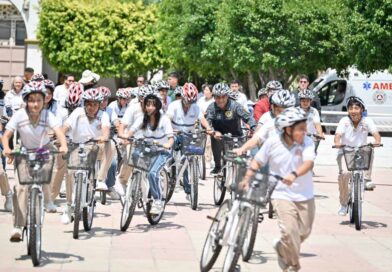 Eduardo Ramírez entrega apoyos de Bicis que Transforman a estudiantes de Tuxtla Gutiérrez