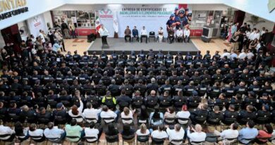 Eduardo Ramírez entrega certificados de bachillerato a policías de seis municipios Eduardo Ramírez entrega certificados de bachillerato a policías de seis municipios
