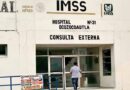 Por miedo a represalias, trabajadores del IMSS en Ocozocoautla, Chiapas protestan de manera silenciosa 