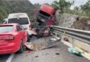 Tráiler embiste vehículos y ambulancia en la autopista Tuxtla Gutiérrez-San Cristóbal de Las Casas. reporte preliminar cuatro muertos y 12 lesionados
